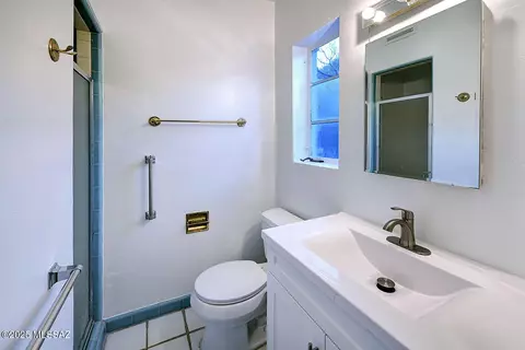 Bath - 3922 E Cooper St, Tucson, AZ 85711 photo 1 of 3