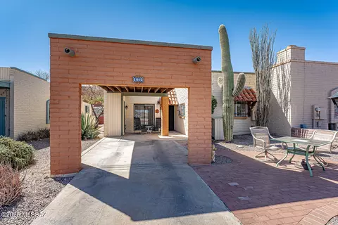 1085 W Calle Alhambra, Green Valley, AZ 85622