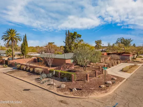 807 S Longfellow Ave, Tucson, AZ 85711