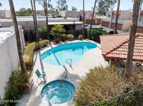 1949 N Swan Rd #32, Tucson, AZ 85712