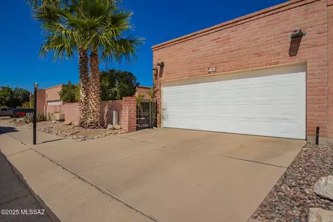 180 W Greer Ln, Tucson, AZ 85704