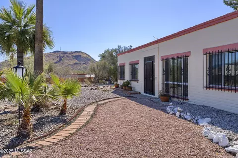 154 S Avendia Del Porvenir, Tucson, AZ 85745