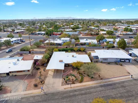 8421 Eli St, Tucson, AZ 85710 photo 3