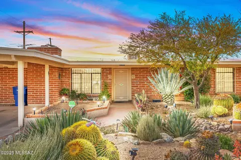 8421 Eli St, Tucson, AZ 85710