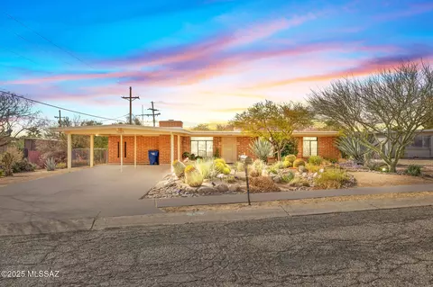 8421 Eli St, Tucson, AZ 85710 photo 2