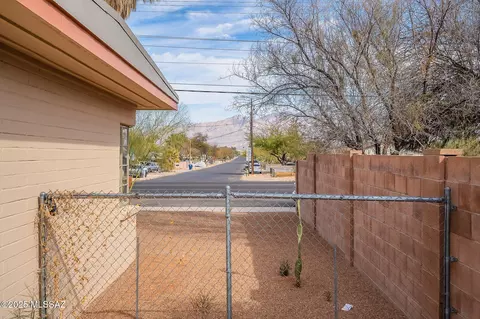 Exterior - 4652 E 5th St, Tucson, AZ 85711 photo 14 of 14