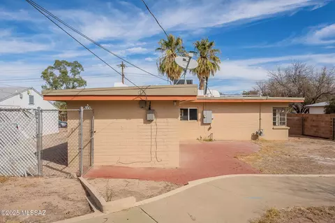 Exterior - 4652 E 5th St, Tucson, AZ 85711 photo 12 of 14