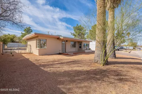 Exterior - 4652 E 5th St, Tucson, AZ 85711 photo 4 of 14