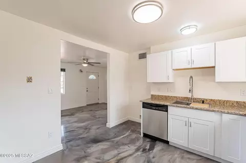 Kitchen - 4652 E 5th St, Tucson, AZ 85711 photo 2 of 4