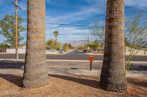 Exterior - 4652 E 5th St, Tucson, AZ 85711 photo 3 of 14