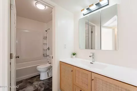 Bath - 4652 E 5th St, Tucson, AZ 85711 photo 2 of 3