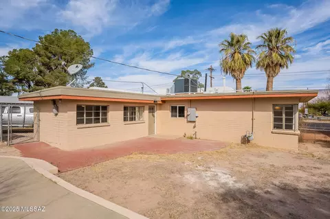 Exterior - 4652 E 5th St, Tucson, AZ 85711 photo 13 of 14