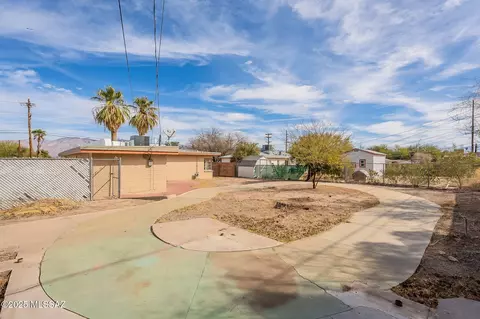 Exterior - 4652 E 5th St, Tucson, AZ 85711 photo 9 of 14
