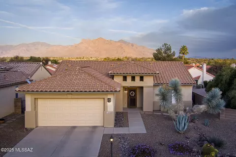2438 W Tom Watson Dr, Tucson, AZ 85742