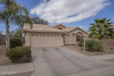 942 S Sierra Nevada Dr, Tucson, AZ 85748