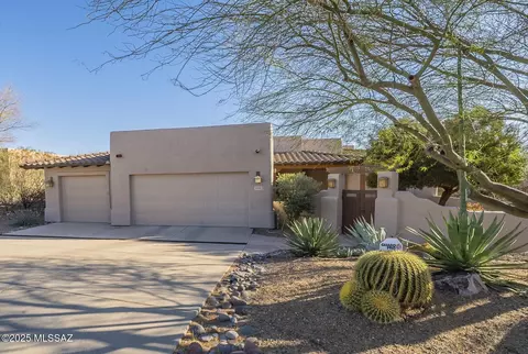802 E Vault Mine Ct, Green Valley, AZ 85614