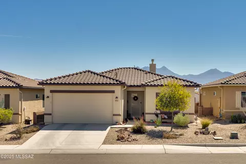 802 N Henrietta Scope Trl, Green Valley, AZ 85614