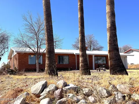 330 E Silverwood Ln, Benson, AZ 85602