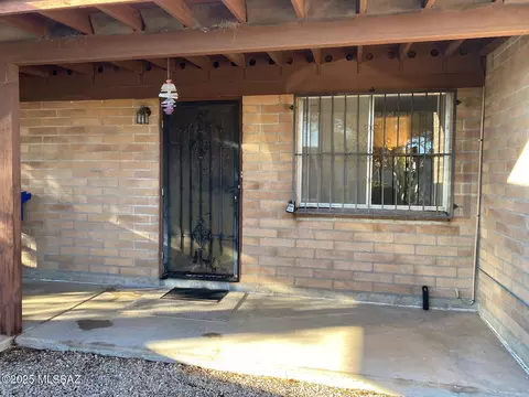 2863 E Presidio Rd, Tucson, AZ 85716