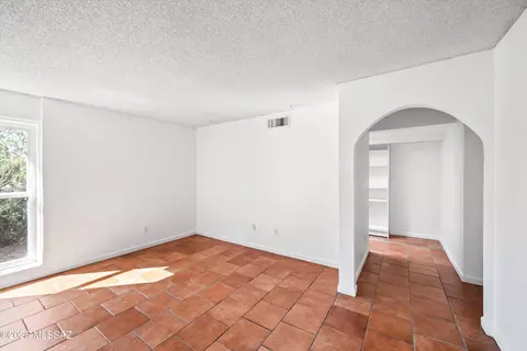 Living - 9050 E 9th St, Tucson, AZ 85710 photo 5 of 6