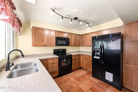 Kitchen - 9050 E 9th St, Tucson, AZ 85710 photo 1 of 1