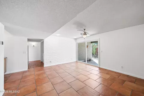 Living - 9050 E 9th St, Tucson, AZ 85710 photo 4 of 6