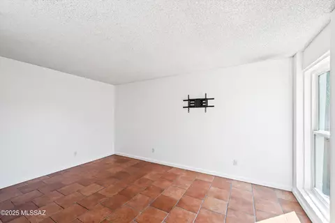 Living - 9050 E 9th St, Tucson, AZ 85710 photo 6 of 6