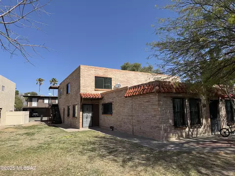 6633 E Calle La Paz #B, Tucson, AZ 85715