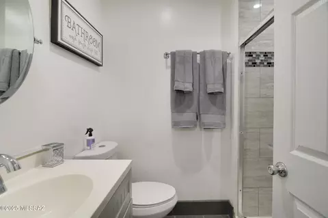 Bath - 361 E Glenn St, Tucson, AZ 85705 photo 4 of 5