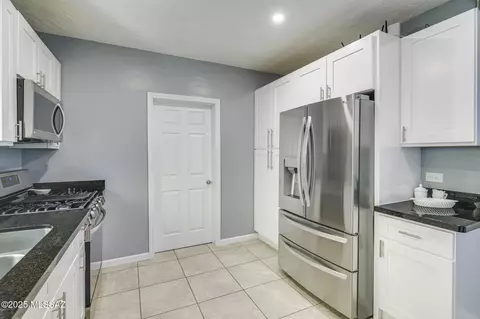 Kitchen - 361 E Glenn St, Tucson, AZ 85705 photo 1 of 5