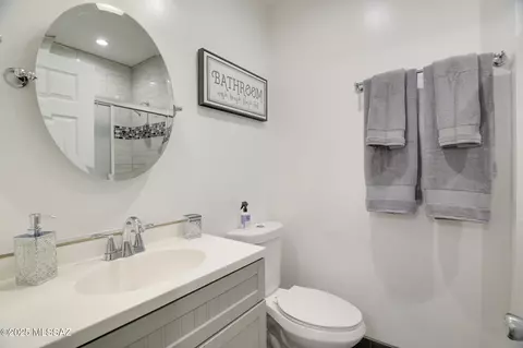 Bath - 361 E Glenn St, Tucson, AZ 85705 photo 3 of 5