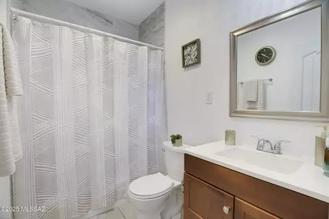 Bath - 361 E Glenn St, Tucson, AZ 85705 photo 2 of 5