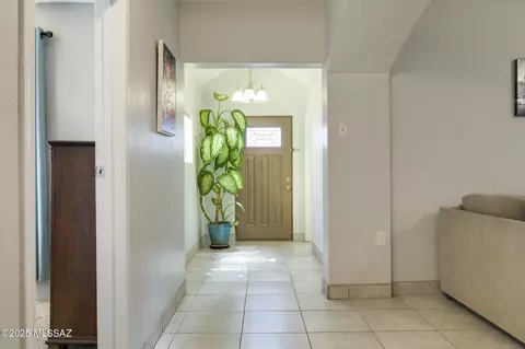 Entry Way - 361 E Glenn St, Tucson, AZ 85705 photo 1 of 5