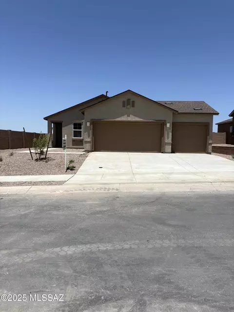 8693 E Crimson Snowberry Way, Vail, AZ 85641
