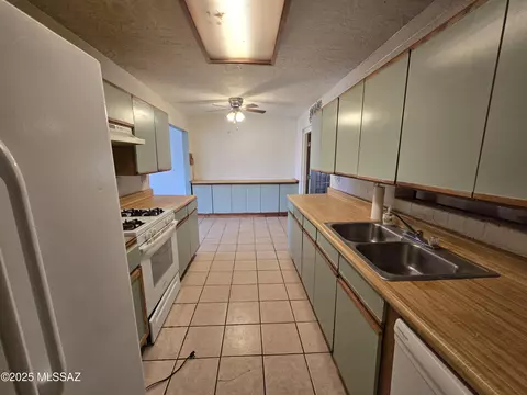 Kitchen - 248 N Scott Ave, Benson, AZ 85602 photo 2 of 3