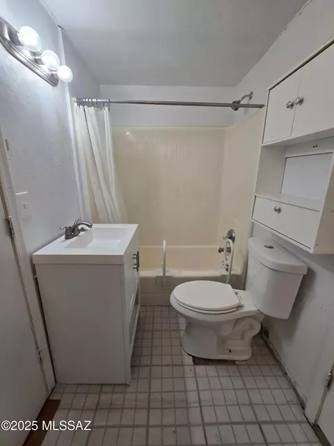 Bath - 248 N Scott Ave, Benson, AZ 85602 photo 3 of 3