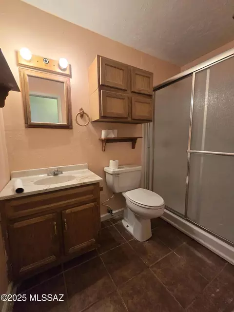 Bath - 248 N Scott Ave, Benson, AZ 85602 photo 2 of 3