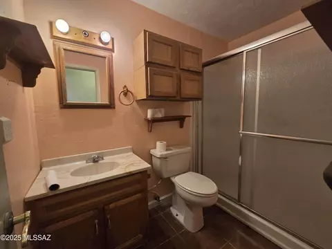 Bath - 248 N Scott Ave, Benson, AZ 85602 photo 1 of 3