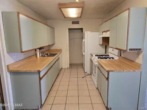 Kitchen - 248 N Scott Ave, Benson, AZ 85602 photo 1 of 3