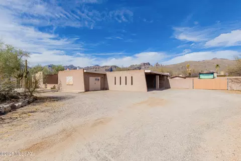 9611 E Walnut Tree Dr, Tucson, AZ 85749