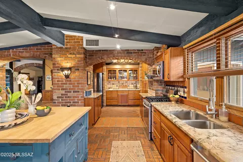 Kitchen - 1625 E Mitchell St, Tucson, AZ 85719 photo 4 of 6