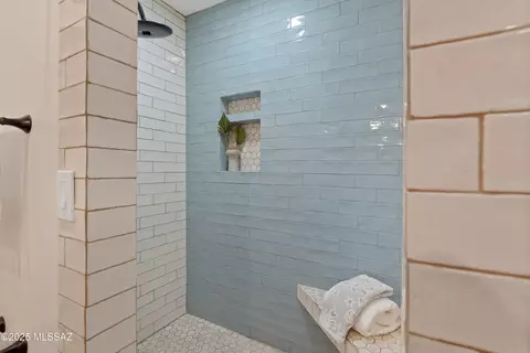 Bath - 1625 E Mitchell St, Tucson, AZ 85719 photo 2 of 3