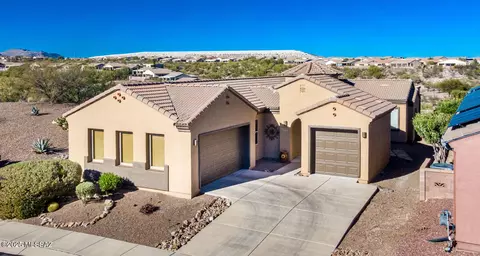 2010 W Acacia Bluffs Dr, Green Valley, AZ 85622