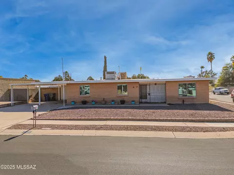 7400 E Lakeside Dr, Tucson, AZ 85730