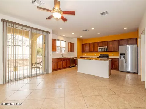 Kitchen - 10590 E Maldonado Pl, Tucson, AZ 85747 photo 1 of 4
