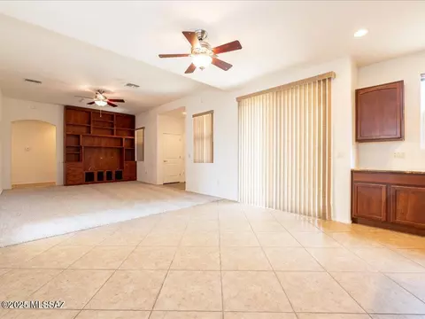 Living - 10590 E Maldonado Pl, Tucson, AZ 85747 photo 2 of 3