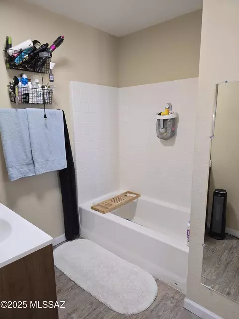 Bath - 3398 N Keeling Ln, Willcox, AZ 85643 photo 2 of 5