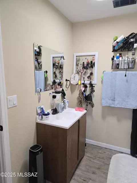 Bath - 3398 N Keeling Ln, Willcox, AZ 85643 photo 1 of 5