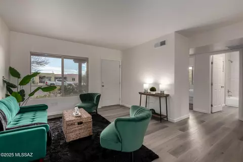 Living - 2736 S Oakenshield Way, Tucson, AZ 85730 photo 3 of 4