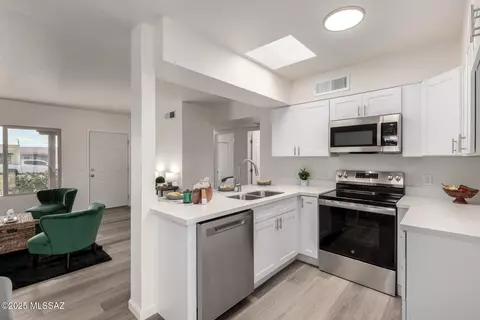 Kitchen - 2736 S Oakenshield Way, Tucson, AZ 85730 photo 2 of 2